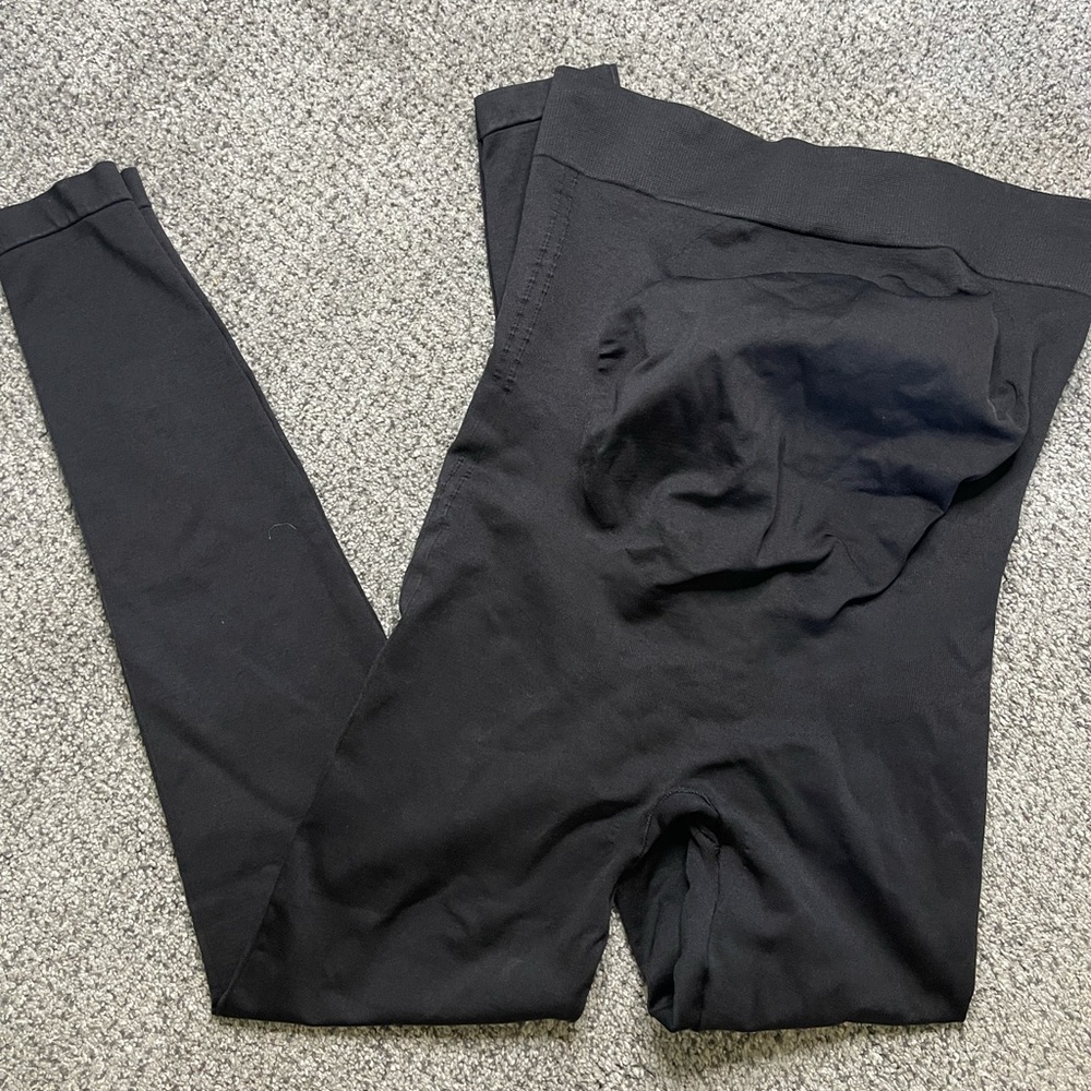 BLANQI everyday support maternity leggings.